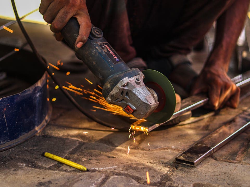 ANGLE GRINDER — Hikoki